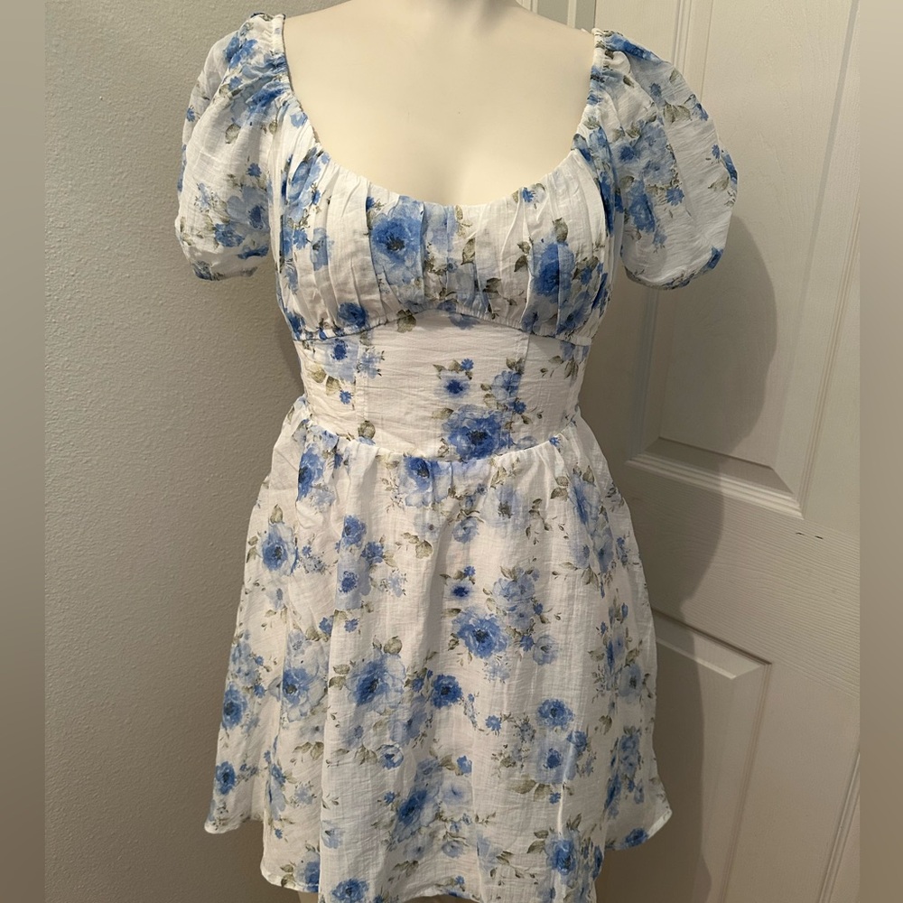 Blu Pepper white blue floral dress size small